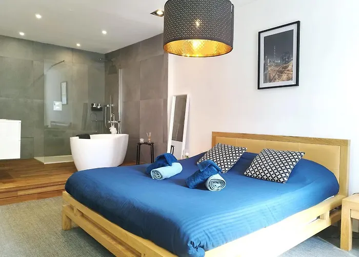 Elegant Apartment In The Heart Of Chantilly Just Steps From The Chateau